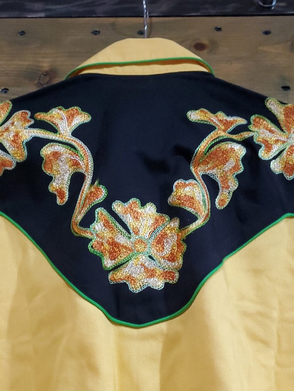 Yellow Embroidered Western Button-Down Shirt Black Yoke Rodeo Bull Horses Ranch - Picture 8 of 8
